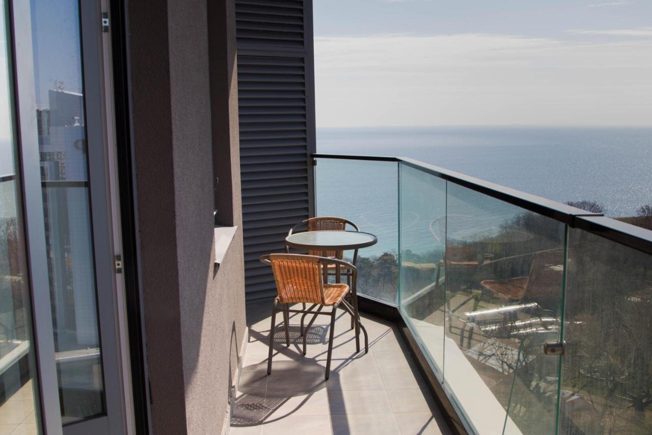 Apart Hotel Greenwood Near Sea Odesa Exterior photo